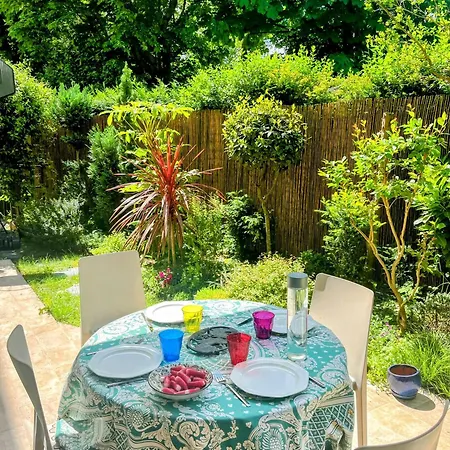 90m2 Sur Jardin Clos アパート *